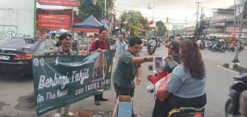 Berbagi Takjil 