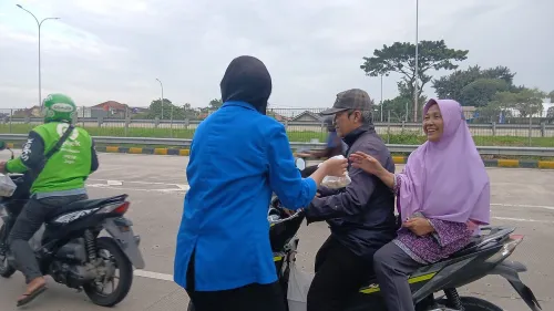 SMK Tadika Pertiwi Berbagi Takjil