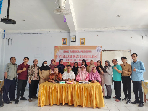 Pelatihan Hipnoteaching dan Membuat Presentasi yang menarik bagi guru